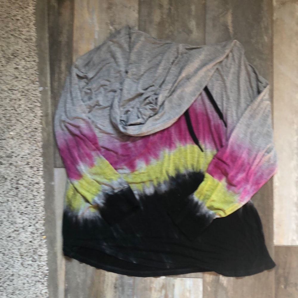 Cute tie-dye long sleeve hooded T